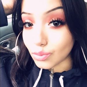 Meet your Posher, Monica